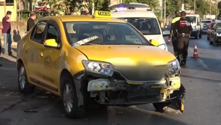 Bursa’da 2 Otomobil Çarpıştı, Araçlardan Birisi Markete Daldı