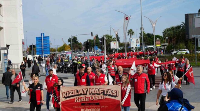 Türk Kızılay’dan bayrak yürüyüşü