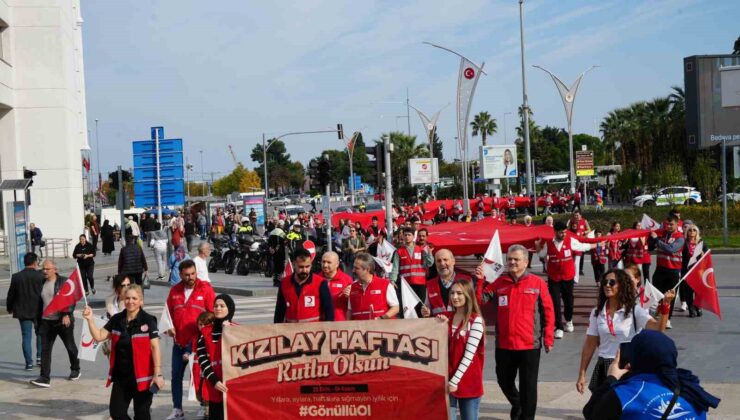 Türk Kızılay’dan bayrak yürüyüşü